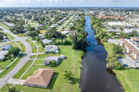 House in Port Charlotte, Florida 2 bedrooms, 81.2 sq.m. № 1311825 - photo 28