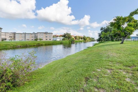 House in Port Charlotte, Florida 2 bedrooms, 81.2 sq.m. № 1311825 - photo 5