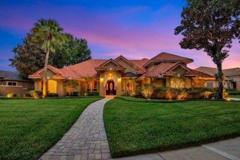 House in Orlando, Florida 4 bedrooms, 316.15 sq.m. № 2217436