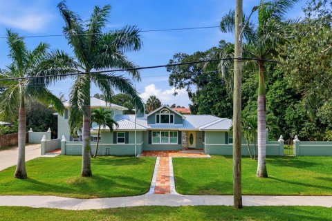 Villa ou maison à Saint Petersburg, Floride 3 chambres, 261.06 m2 № 2414874