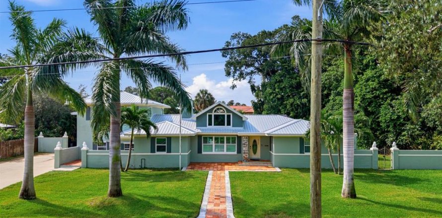 Villa ou maison à Saint Petersburg, Floride 3 chambres, 261.06 m2 № 2414874