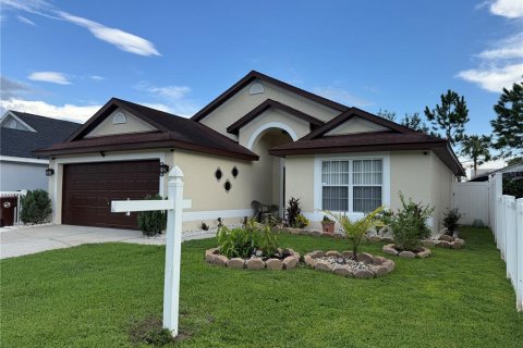 Villa ou maison à vendre à Kissimmee, Floride: 3 chambres, 138.05 m2 № 2317220 - photo 3