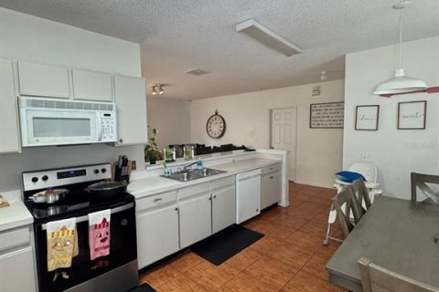 Villa ou maison à louer à Kissimmee, Floride: 3 chambres, 127.93 m2 № 2383431 - photo 2