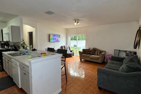 Villa ou maison à louer à Kissimmee, Floride: 3 chambres, 127.93 m2 № 2383431 - photo 5