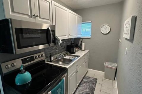 Propiedad comercial en venta en Saint Petersburg, Florida, 5 dormitorios, 153.85 m2 № 1542262 - foto 20