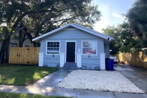 Propiedad comercial en venta en Saint Petersburg, Florida, 5 dormitorios, 153.85 m2 № 1542262 - foto 1
