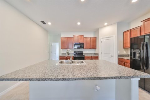 House in Wimauma, Florida 4 bedrooms, 171.03 sq.m. № 1261928 - photo 11