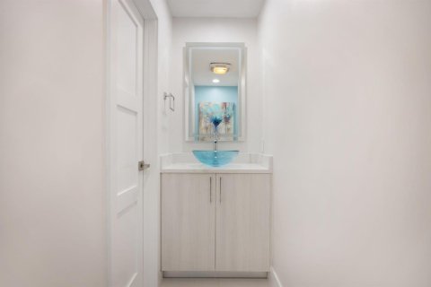 Снять в аренду таунхаус в Форт-Лодердейл, Флорида 3 комнаты, 209.96м2, № 2181507 - фото 14