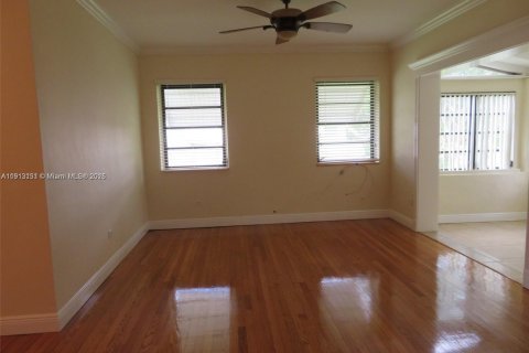 Casa en alquiler en Miami Springs, Florida, 2 dormitorios, 116.22 m2 № 1969582 - foto 5