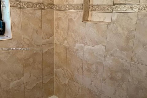 Casa en alquiler en Miami Springs, Florida, 2 dormitorios, 116.22 m2 № 1969582 - foto 10