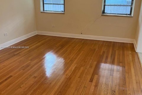 Casa en alquiler en Miami Springs, Florida, 2 dormitorios, 116.22 m2 № 1969582 - foto 9