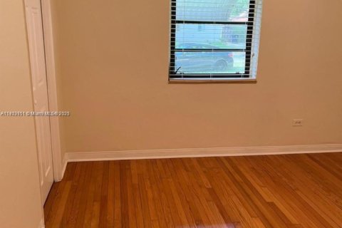 Casa en alquiler en Miami Springs, Florida, 2 dormitorios, 116.22 m2 № 1969582 - foto 8