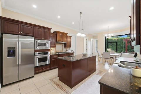 House in Lakeland, Florida 5 bedrooms, 313.55 sq.m. № 2231966 - photo 15