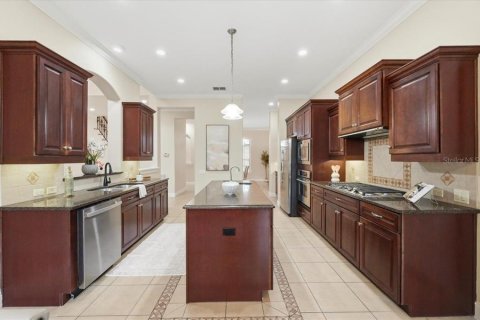 House in Lakeland, Florida 5 bedrooms, 313.55 sq.m. № 2231966 - photo 13
