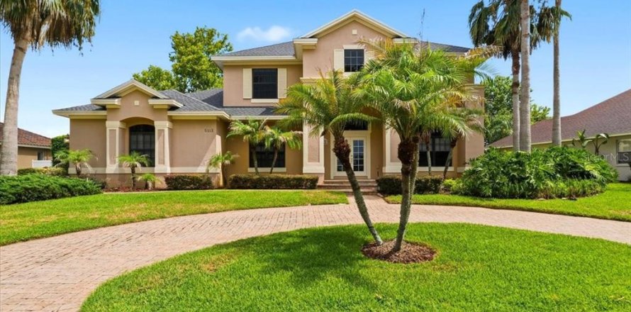 House in Lakeland, Florida 5 bedrooms, 313.55 sq.m. № 2231966