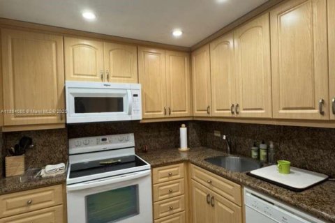 Copropriété à louer à Miami Beach, Floride: 1 chambre, 90.77 m2 № 1930219 - photo 4