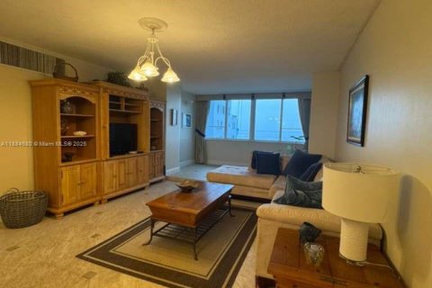 Copropriété à louer à Miami Beach, Floride: 1 chambre, 90.77 m2 № 1930219 - photo 11
