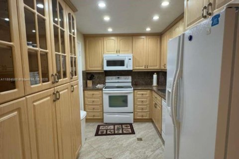Copropriété à louer à Miami Beach, Floride: 1 chambre, 90.77 m2 № 1930219 - photo 2