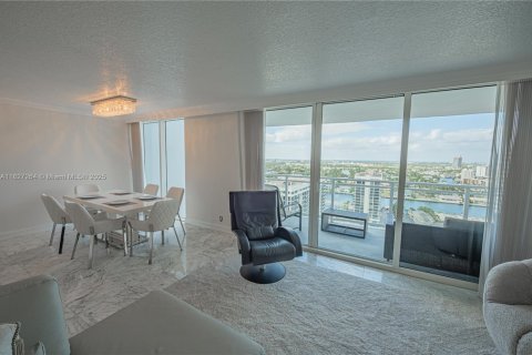 Condominio en venta en Hallandale Beach, Florida, 2 dormitorios, 121.89 m2 № 1920863 - foto 23
