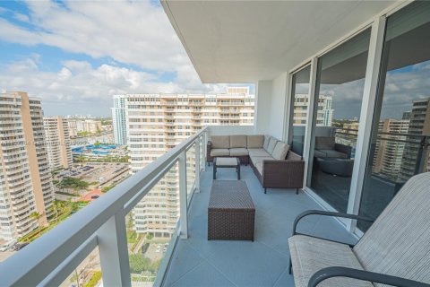 Condominio en venta en Hallandale Beach, Florida, 2 dormitorios, 121.89 m2 № 1920863 - foto 9