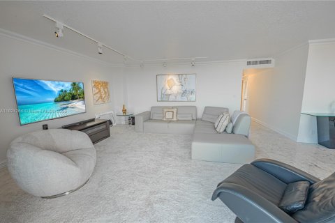 Condominio en venta en Hallandale Beach, Florida, 2 dormitorios, 121.89 m2 № 1920863 - foto 21