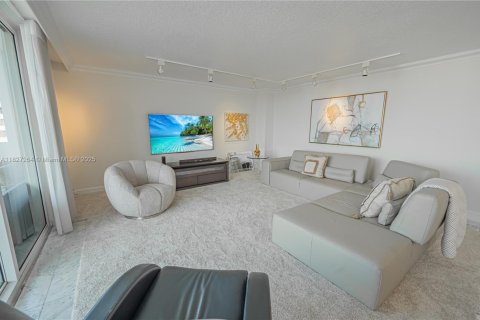 Condominio en venta en Hallandale Beach, Florida, 2 dormitorios, 121.89 m2 № 1920863 - foto 17