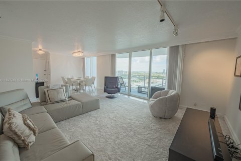 Condominio en venta en Hallandale Beach, Florida, 2 dormitorios, 121.89 m2 № 1920863 - foto 20