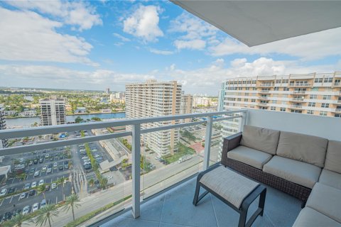 Condominio en venta en Hallandale Beach, Florida, 2 dormitorios, 121.89 m2 № 1920863 - foto 5