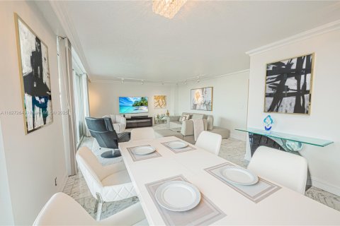 Condominio en venta en Hallandale Beach, Florida, 2 dormitorios, 121.89 m2 № 1920863 - foto 13