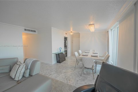 Condominio en venta en Hallandale Beach, Florida, 2 dormitorios, 121.89 m2 № 1920863 - foto 22