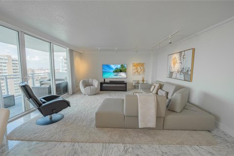 Condominio en venta en Hallandale Beach, Florida, 2 dormitorios, 121.89 m2 № 1920863 - foto 18