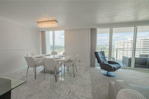 Condominio en venta en Hallandale Beach, Florida, 2 dormitorios, 121.89 m2 № 1920863 - foto 15