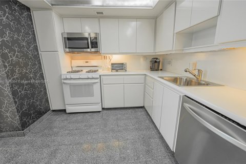 Condominio en venta en Hallandale Beach, Florida, 2 dormitorios, 121.89 m2 № 1920863 - foto 26