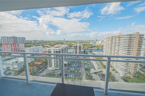 Condominio en venta en Hallandale Beach, Florida, 2 dormitorios, 121.89 m2 № 1920863 - foto 6