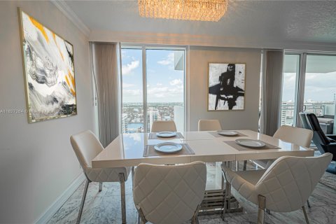 Condominio en venta en Hallandale Beach, Florida, 2 dormitorios, 121.89 m2 № 1920863 - foto 24