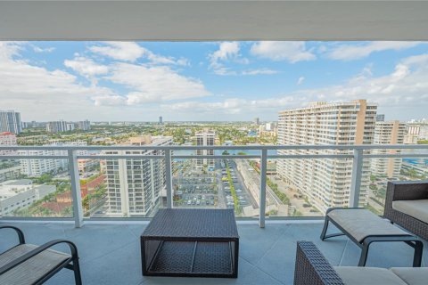 Condominio en venta en Hallandale Beach, Florida, 2 dormitorios, 121.89 m2 № 1920863 - foto 1