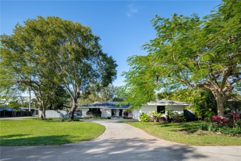 Villa ou maison à Palmetto Bay, Floride 4 chambres, 246.28 m2 № 2034356