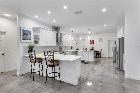 Casa en alquiler en Tampa, Florida, 5 dormitorios, 175.21 m2 № 2232282 - foto 25