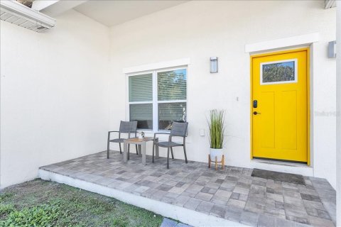 Casa en alquiler en Tampa, Florida, 5 dormitorios, 175.21 m2 № 2232282 - foto 2