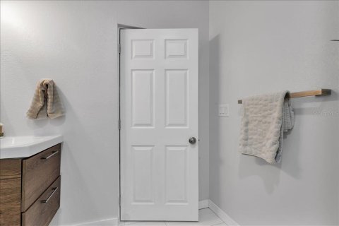 Casa en alquiler en Tampa, Florida, 5 dormitorios, 175.21 m2 № 2232282 - foto 21