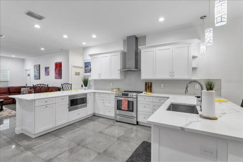 Casa en alquiler en Tampa, Florida, 5 dormitorios, 175.21 m2 № 2232282 - foto 27