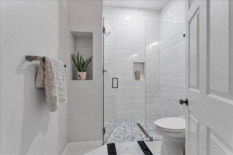 Casa en alquiler en Tampa, Florida, 5 dormitorios, 175.21 m2 № 2232282 - foto 18