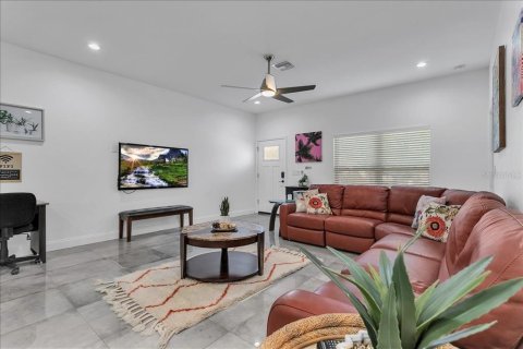 Casa en alquiler en Tampa, Florida, 5 dormitorios, 175.21 m2 № 2232282 - foto 23