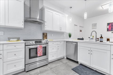 Casa en alquiler en Tampa, Florida, 5 dormitorios, 175.21 m2 № 2232282 - foto 28