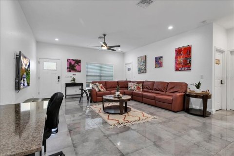 Casa en alquiler en Tampa, Florida, 5 dormitorios, 175.21 m2 № 2232282 - foto 24