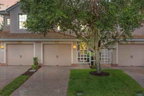 Condo in Davenport, Florida, 2 bedrooms  № 1817496 - photo 1