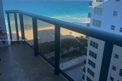 Condo in Miami Beach, Florida, 2 bedrooms  № 1790784 - photo 2