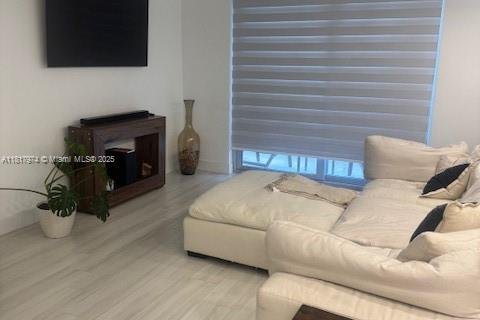 Condo in Miami Beach, Florida, 2 bedrooms  № 1790784 - photo 5