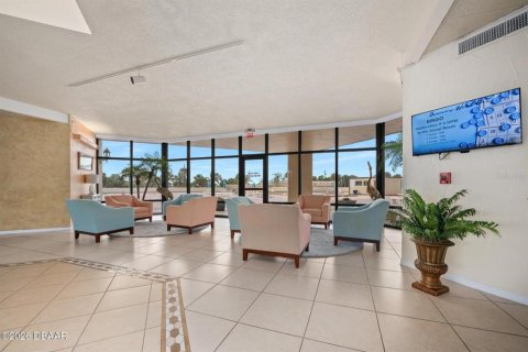 Condo in Daytona Beach, Florida, 2 bedrooms № 2196791 - photo 25