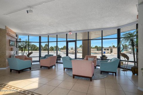 Condo in Daytona Beach, Florida, 2 bedrooms № 2196791 - photo 30